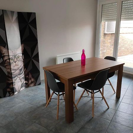 Appartement 2 Chambres Spacieuses Avec Terrasse Brouckerque Bagian luar foto