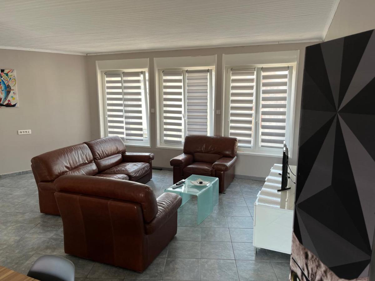 Appartement 2 Chambres Spacieuses Avec Terrasse Brouckerque Bagian luar foto