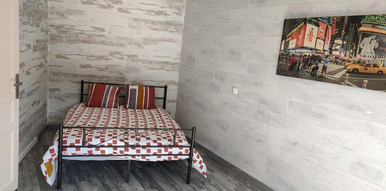 Appartement 2 Chambres Spacieuses Avec Terrasse Brouckerque Bagian luar foto